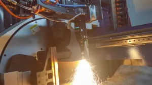 رأس قطع ليزر بالأكسجين طراز LCF15A1 بقدرة 12 كيلوواط لقطع الحواف بزاوية 45 درجة على الفولاذ الكربوني بسماكة 14 مم (سرعة 1.5 متر/دقيقة)