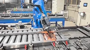 رأس لحام ليزر بحركة تأرجحية مزدوجة طرازLWD03B0، مخصص للحام الفولاذ الكربوني بسماكة 1.2 مم