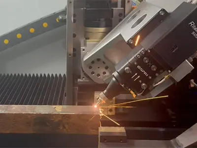 رأس قطع فايبر ليزر بقدرة 3 كيلو وات - تركيز تلقائي