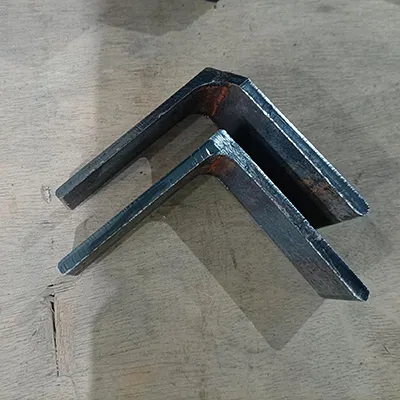 رأس قطع فايبر ليزر بقدرة 8 كيلوواط للحواف المائلة (زاوية قائمة بنظام بندول رقاص، تركيز تلقائي)