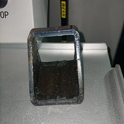 رأس قطع فايبر ليزر بقدرة 8 كيلوواط للحواف المائلة (زاوية قائمة بنظام بندول رقاص، تركيز تلقائي)