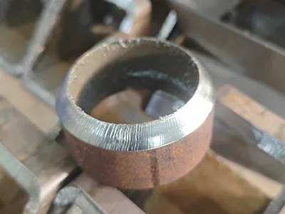 رأس قطع فايبر ليزر بقدرة 20 كيلوواط للحواف المائلة (زاوية قائمة بنظام بندول رقاص، تركيز تلقائي)